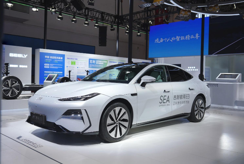 吉利携新能源产品与智能科技亮相链博会，引领技术开发新浪潮